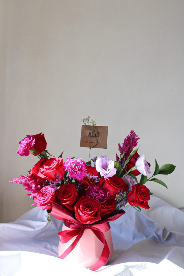 ARREGLO DE ROSAS ESTILO JARDIN