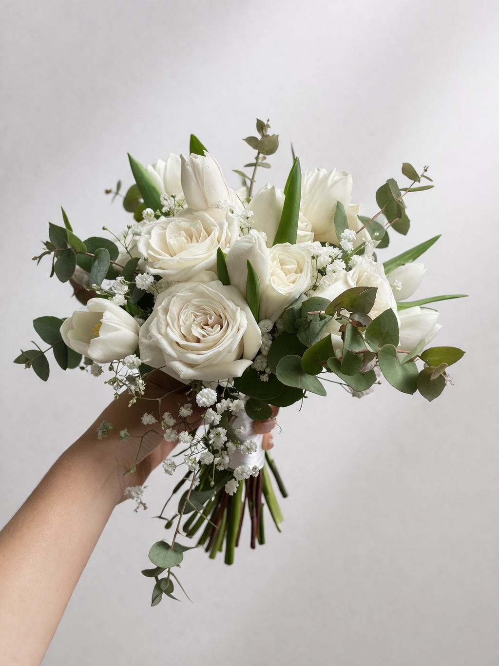 BOUQUET REDONDO EN BLANCOS Y VERDES - Imagen 2