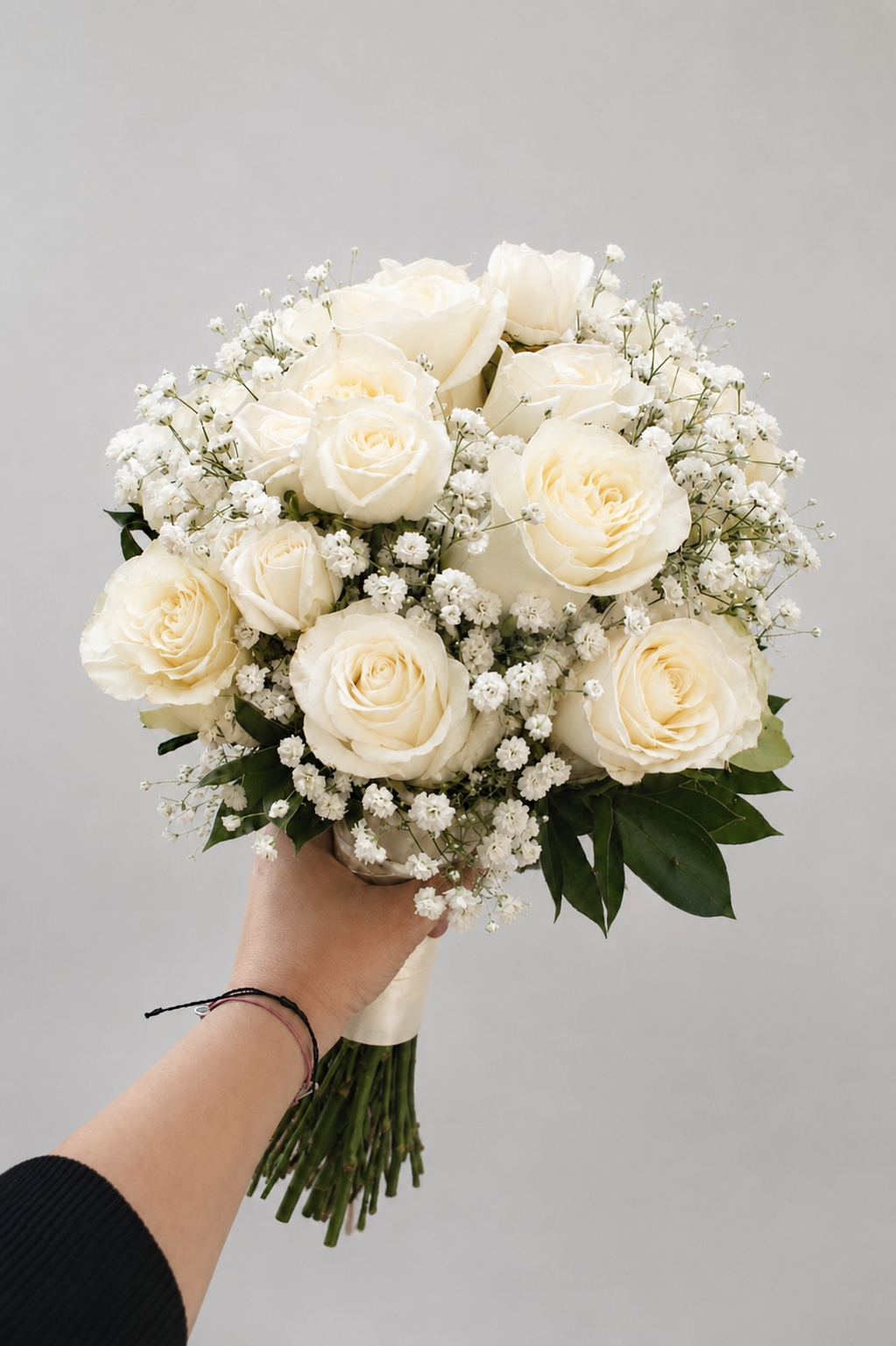 BOUQUET REDONDO EN BLANCOS Y VERDES